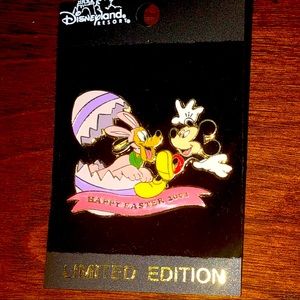 Limited Edition 2001 Easter Pin Mickey and Pluto